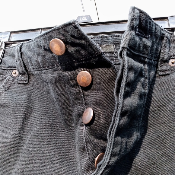 Forever 21 Sz 30 Black Distressed Jean Shorts - Picture 5 of 10